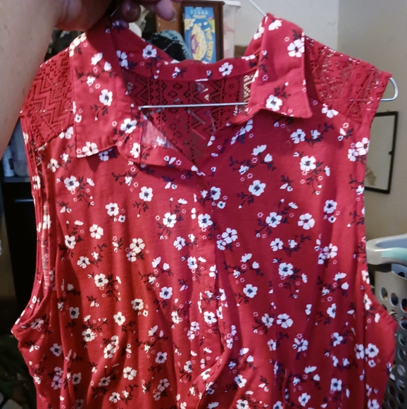 Women's shirts - Picture 2 of 2